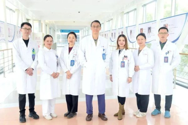 尚竞配资 顶尖医生寻找上海第一胖，一号难求！